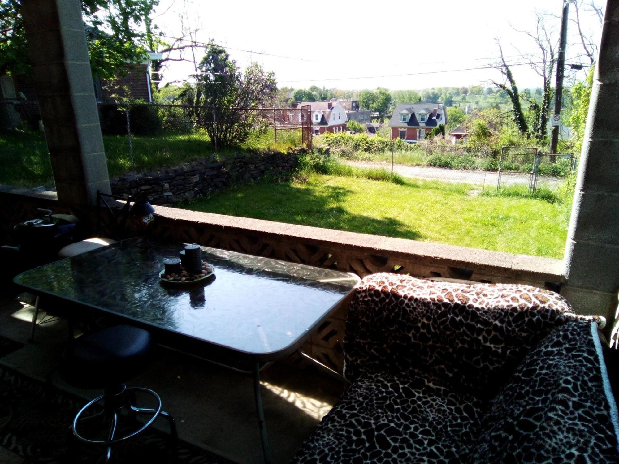 A Cozy Bedroom For You To Relax Pittsburgh Exterior foto